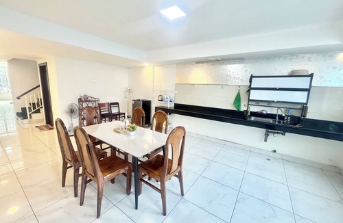 Ruessei Kaev House | Spacious 5-Bedroom Modern Khmer Home in Central Phnom Penh