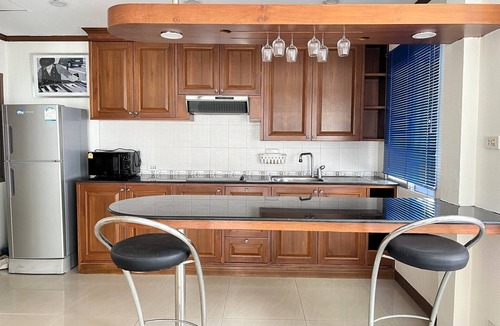 Na Kluea Apartment | Spacious Corner 1-Bedroom Condo with 2 Balconies - Baan Suan