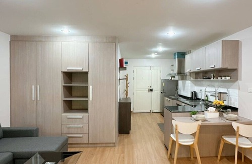 Nimman Apartment | Spacious Studio with Balcony in Nimman Soi 15 | Pool, Gym & Washer