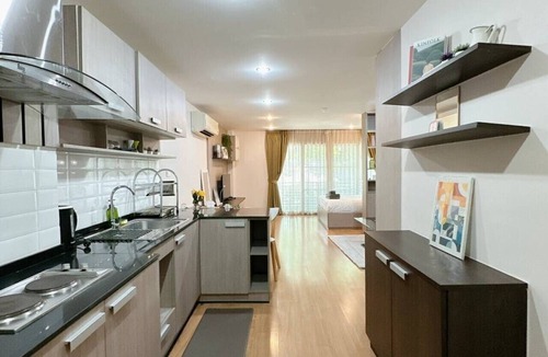 Nimman Apartment | Spacious Studio with Balcony in Nimman Soi 15 | Pool, Gym & Washer