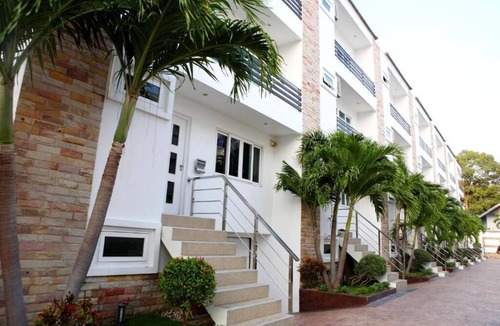 North Pattaya Villa | Spacious Wong Amat 4-Bedroom Pool Villa