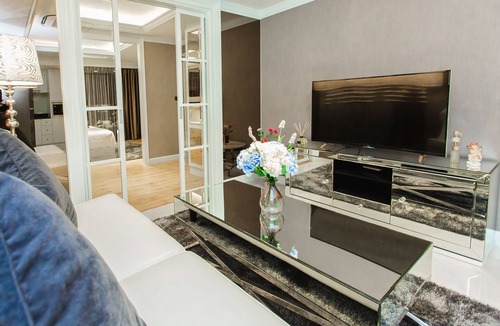 Bang Rak Condo | STATE TOWER SILOM BY HALOTH Luxury Economy room in Bangkok Thailand