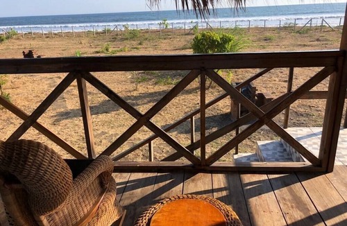 Leon Cabin | Steps to Surf – Beachfront Loft Cabana with Kitchenette