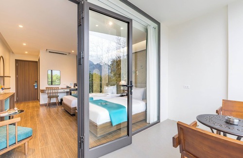 Vang Vieng Resort | Sunrise Mountain View Resort