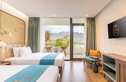 Vang Vieng Resort | Sunrise Mountain View Resort