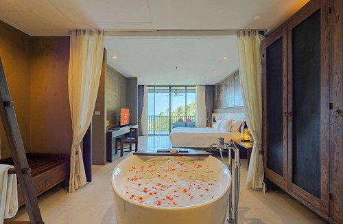 Nai Harn Hotel | SUNSURI PHUKET, Nai Harn Beach