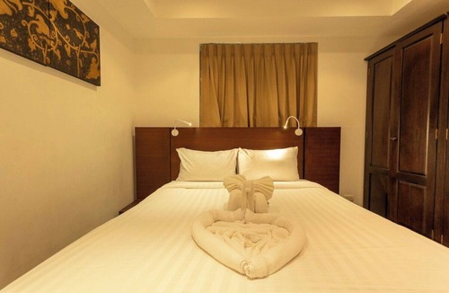 Si Sunthon Apartment | Surin Sabai, Surin Beach & cafés 4 km ~ Patong C131