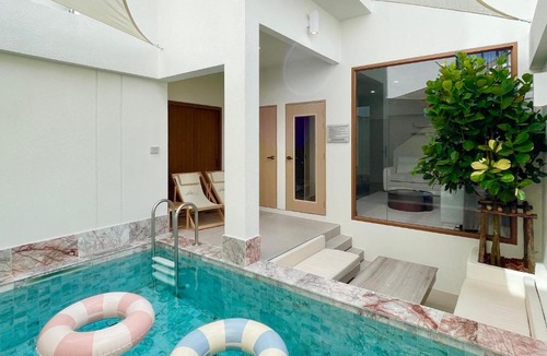 Saen Suk Villa | Swan Private Pool Villa Bangsaen