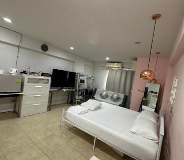 Huai Khwang Apartment | Sweet Honey Tossed Private Condo