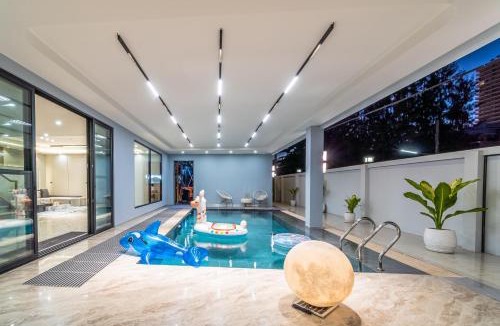 Na Kluea Villa | T M L Luxury 5 bedrooms Pool Villa with Private KTV & 4 Min Walk to Jomtien Beach