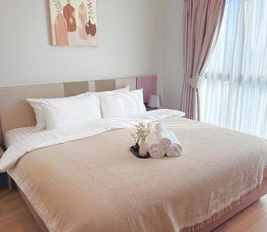 Chang Khlan Apartment | The Astra SkyRiver Luxury Condo with Rooftop Swimming Pool and Gym