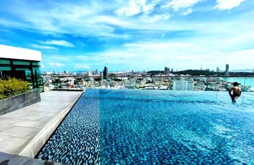 Pattaya Bay Apartment | The Base Central apartments