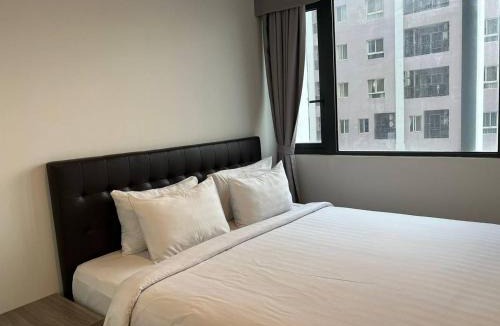 Chamkar Mon Apartment | The Bridge Residence, Multi-Apartment by Emma