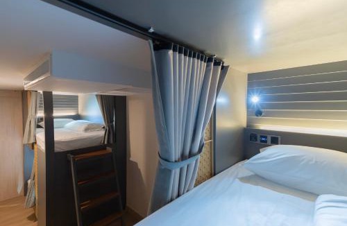 Pom Prap Sattru Phai Hotel | The Chedee Krungthep