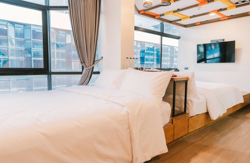 Sri Phum Hotel | The Family Room: Deer