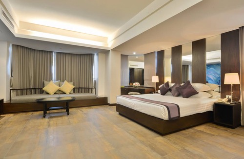 Bang Rak Hotel | The Grand Sathorn