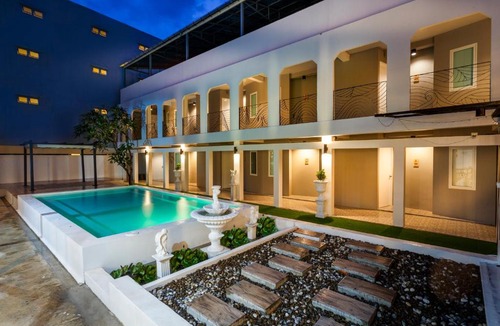 Talat Yai Hotel | The Light House at Town Phuket