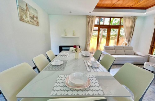 Jomtien House | The Midas Pool Villa 4BR Thai stye BBQ Terrace Phatumnak Hill