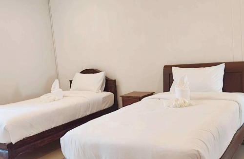 Chang Khlan Hostel | The Northern Grace Ping Riverside Hostel