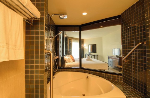 Pak Nam Hotel | The Nouveau Chumphon Beach Resort & Golf