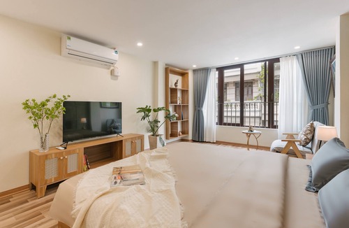 Hang Buom House | The Old Quarter Ha Noi House with Train street view and city view. Free wifi