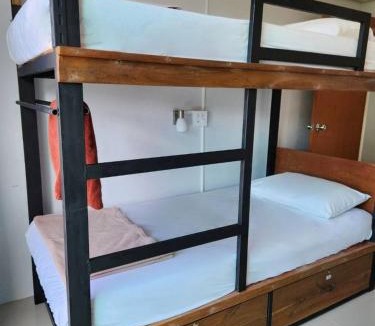 Khuekkhak Hostel | Theppahrak Hostel Khaolak