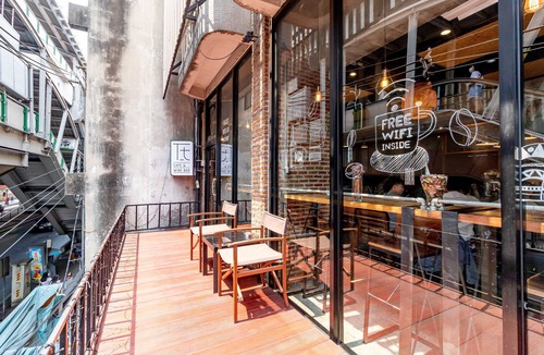 Sukhumvit Hostel | Thonglor Travellers Hostel & Cafe