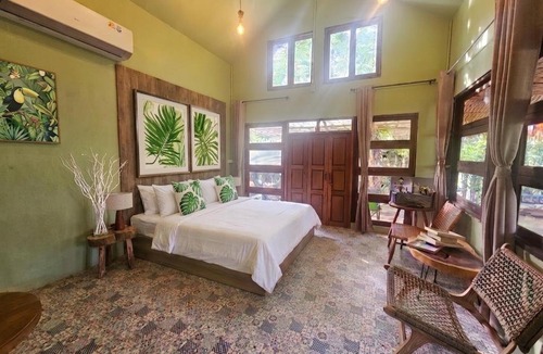 Koh Kaew House | Three Hen Lakeside