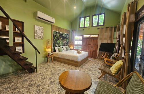 Koh Kaew House | Three Hen Lakeside