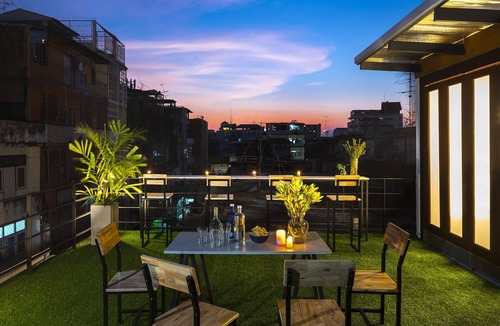Thanon Phetchaburi Hostel | Timber Hostel