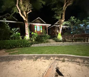 Rayong Hotel | TipThong Hut - Tropic Garden Resort