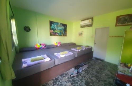 Suan Phueng Bed & Breakfast | Titanic Park