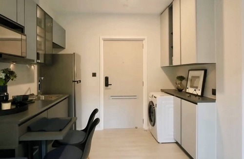 Phasi Charoen Condo | Top-Floor Condo Next to MRT Blue Line, Near Malls, Pool, Gym & Quiet Living