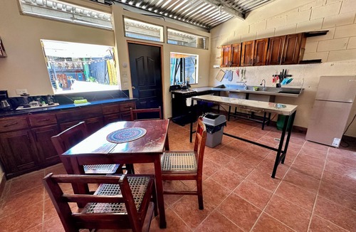 Leon House | Tropical House Leon | Private Pool, Hammock Patio & Lounge