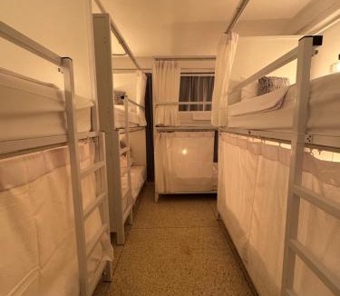 Bangkok Central Business District Hostel | Twenty Two Place Hostel - Sukhumvit 22