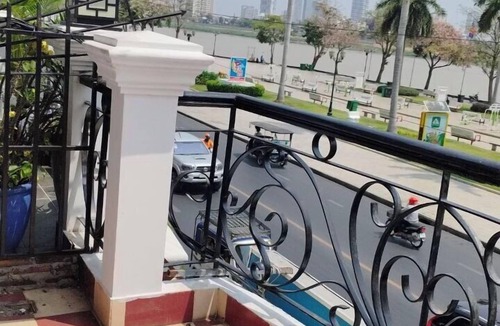 Daun Penh Bed & Breakfast | TWILIGHT INN