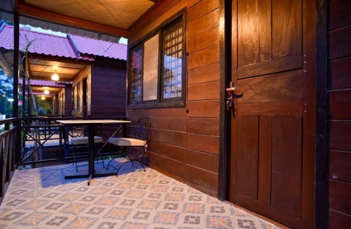 Sangkat Sla Kram House | Twin Bedroom/Half way to Angkor Wat