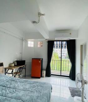 Talat Nuea Apartment | Very budget studio free wifi in town pet friendly
