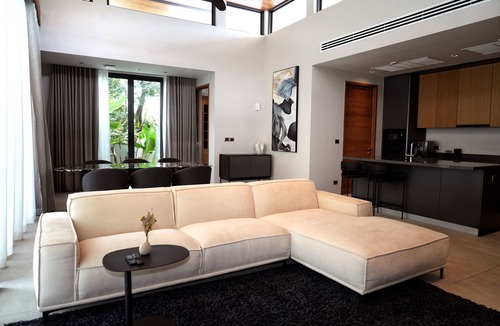 Si Sunthon Villa | Villa Altessa 3BR | Modern Loft II | Botanica