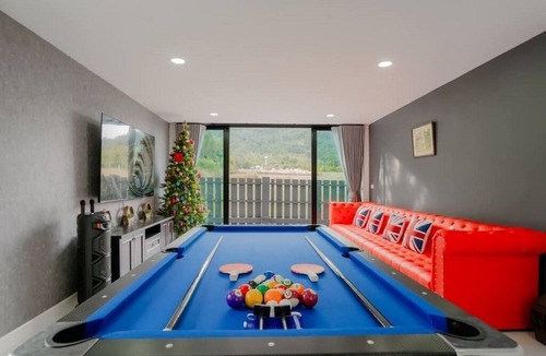 Ang Thong Villa | Villa, sleeps 15, Pool with slider, Wi-fi, karaoke, pool table, BBQ, parking .