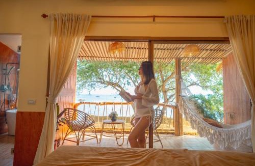 Haad Sang Wan Hotel | White Beachfront Pool Villa Larn Island