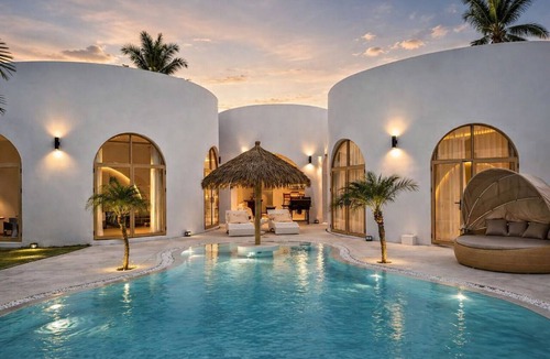 Bang Sare Villa | White Curve Villa