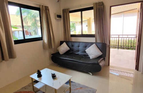 Lamai House | White orchid house