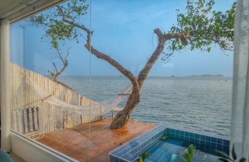 Koh Lan Hotel | White