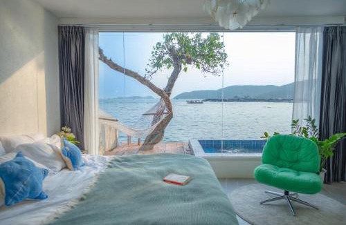 Koh Lan Hotel | White