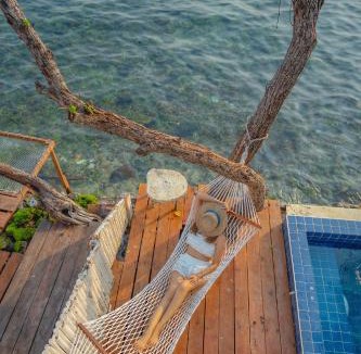 Koh Lan Hotel | White