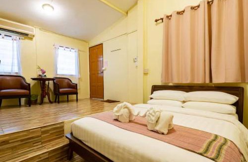 Bangkok Yai Apartment | Whole house - 4Bedrooms - The Alley Folk House