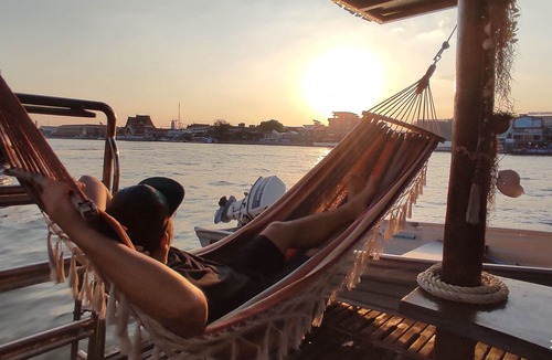 Phra Borom Maha Ratchawang Boat Rental | Your homestay on the Chao Phraya River in Bangkok, next to the Grand Palace