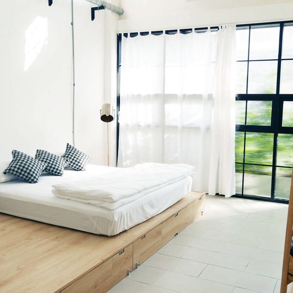 The Companion - Hostel