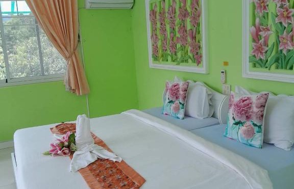 อุ่นเรือน รีสอร์ท